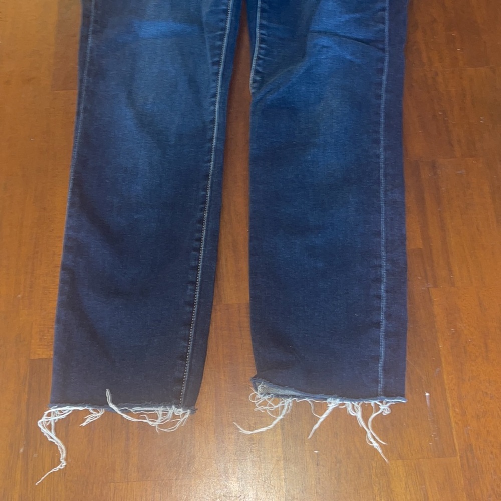 Cabi ladies Ruby skinny dark blue wash cropped raw hem jeans. Size 8. - Picture 3 of 9